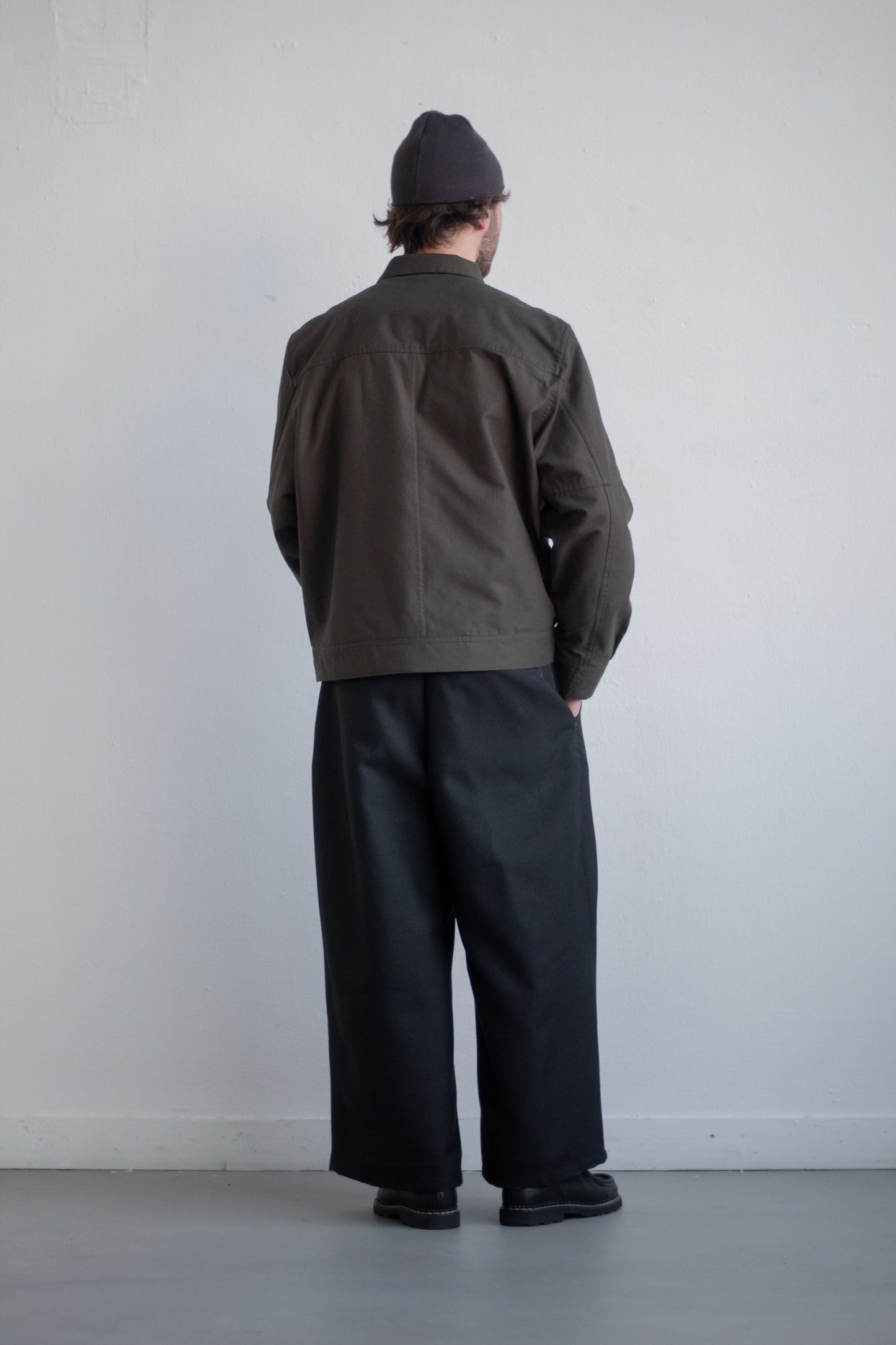 LE PANTALON À PINCES – SOIE NOIRE