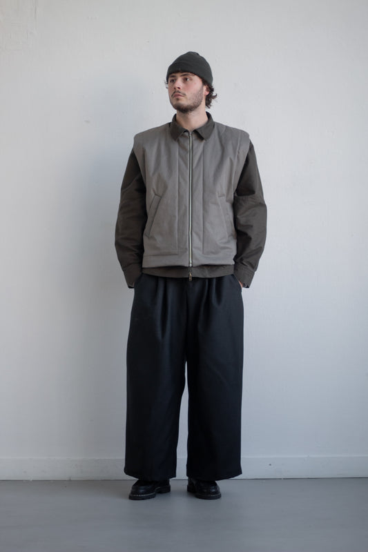 LE PANTALON À PINCES – SOIE NOIRE