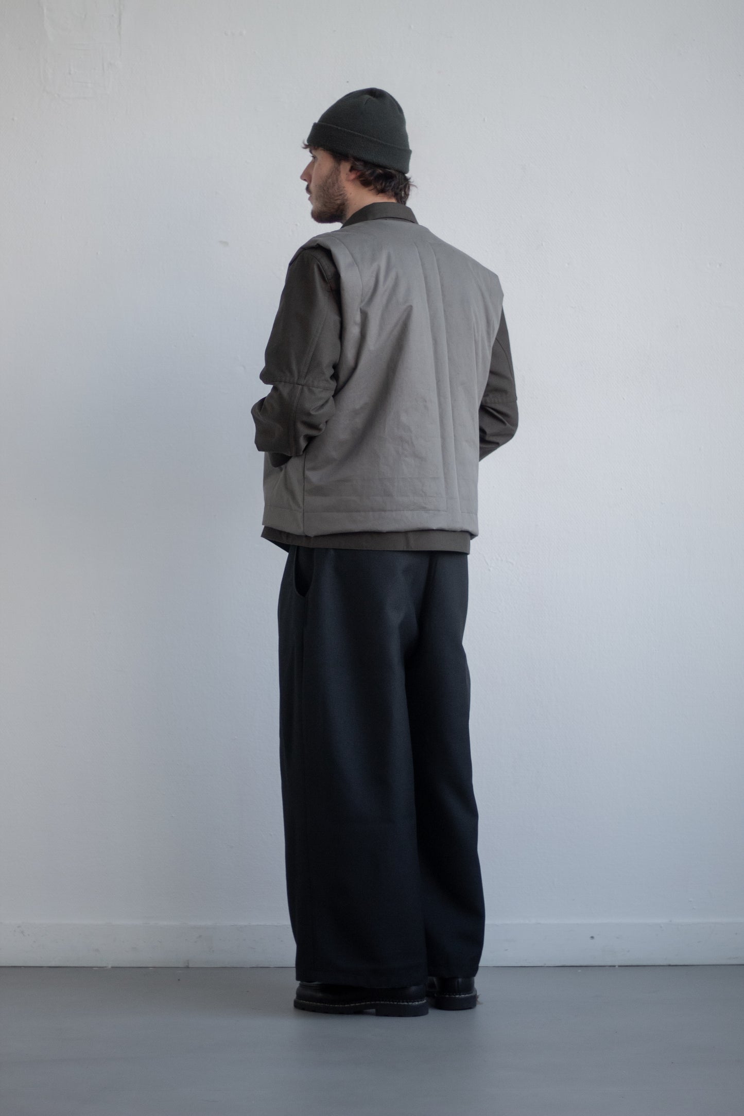 LE PANTALON À PINCES – SOIE NOIRE